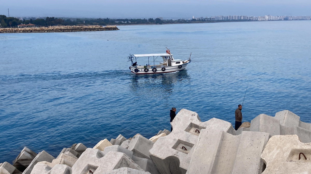 Mersin'de denizde ceset bulundu